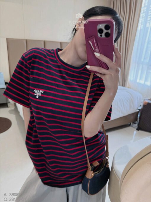 ÁO PHÔNG BASIC PRADA SỌC ĐỎ