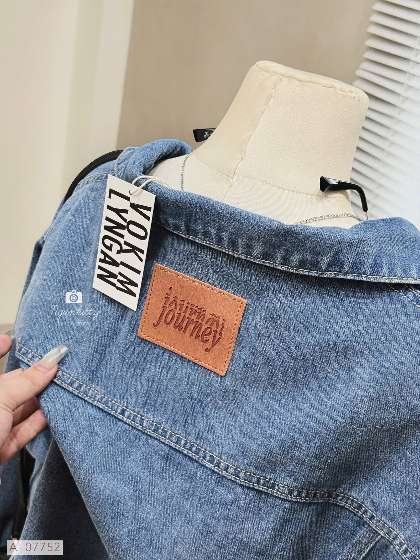 ÁO KHOÁC DENIM RÁCH - Hình ảnh 2