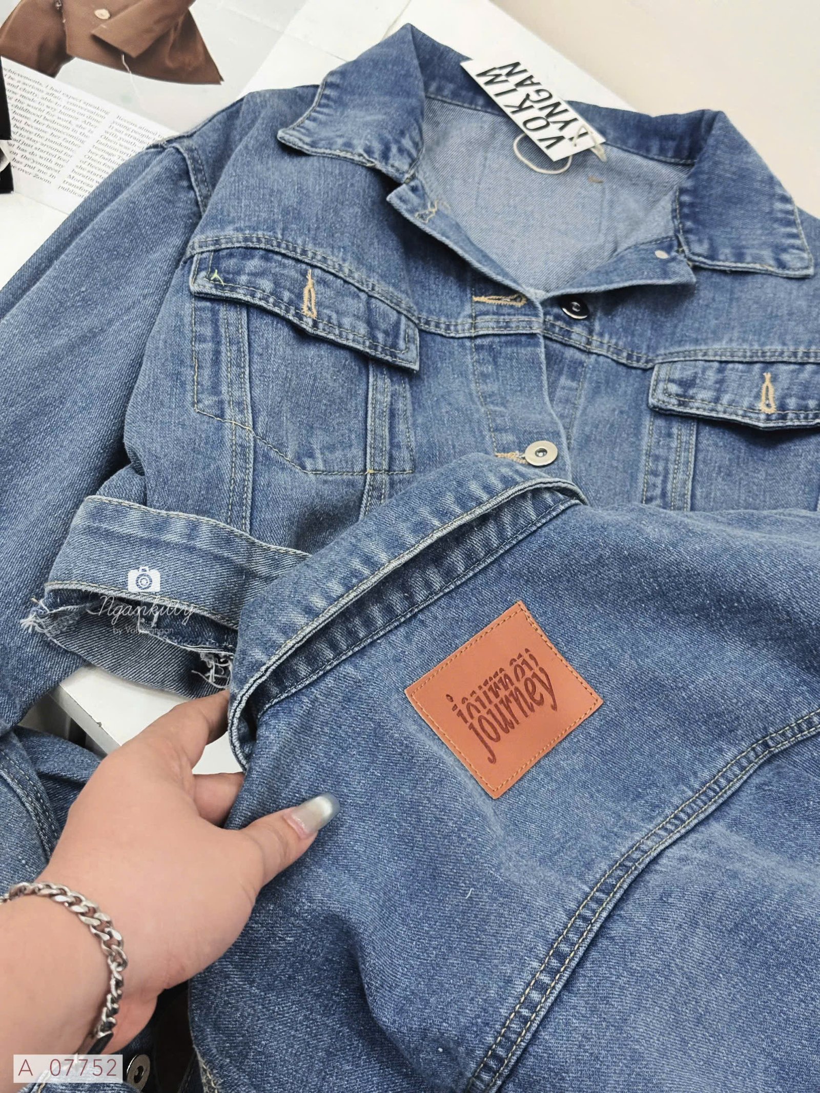 ÁO KHOÁC DENIM RÁCH - Hình ảnh 10