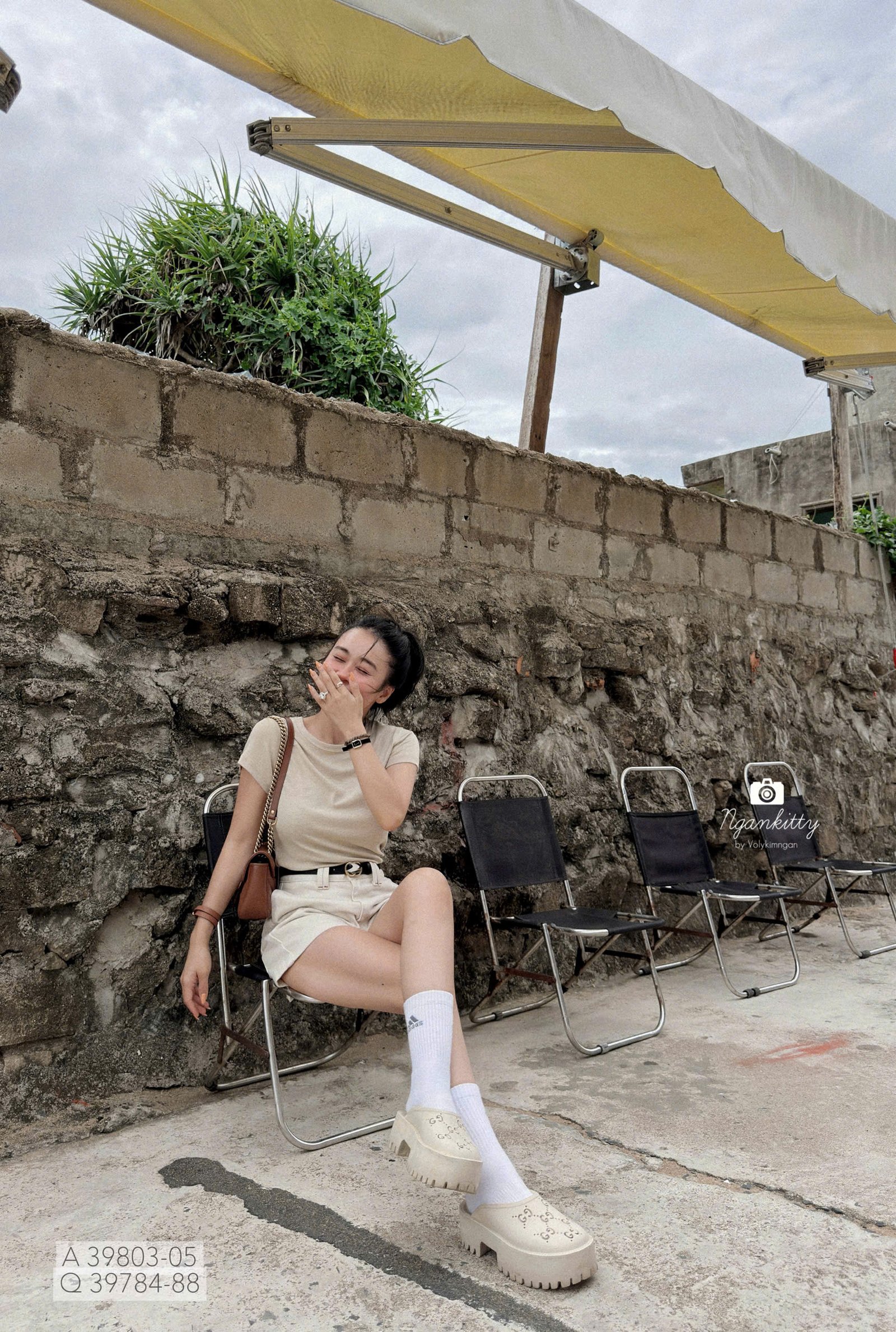 ÁO TRƠN VIỀN CHỈ NỔI