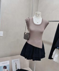 Alternative view of ÁO CỔ U TAY CON LOUIS.H