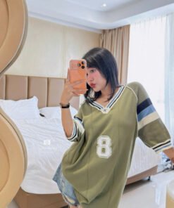 Alternative view of ÁO THỂ THAO CỔ V SỐ 8