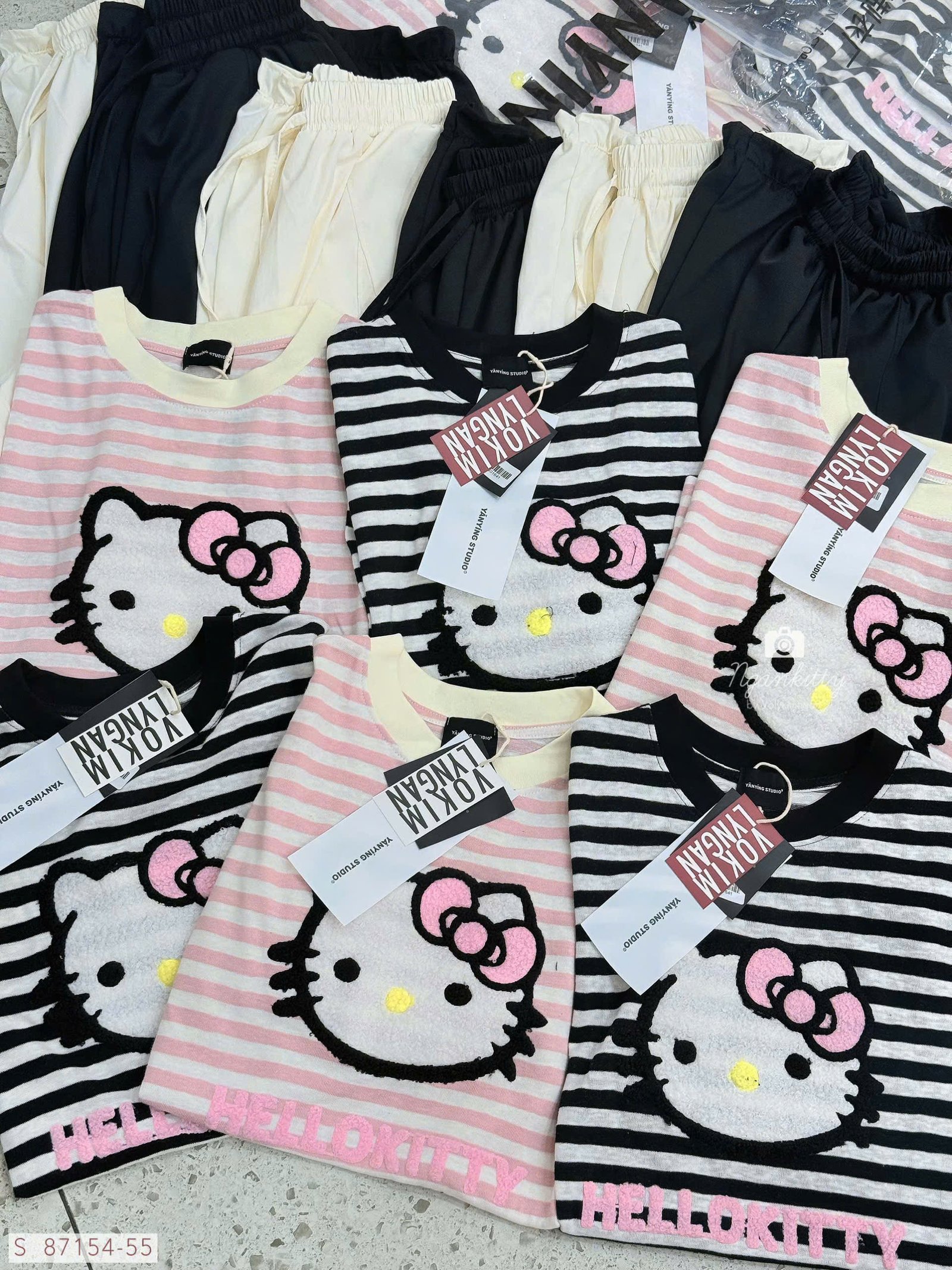 SET SỌC HELLOKITTY ÉP XÙ QUẦN POM