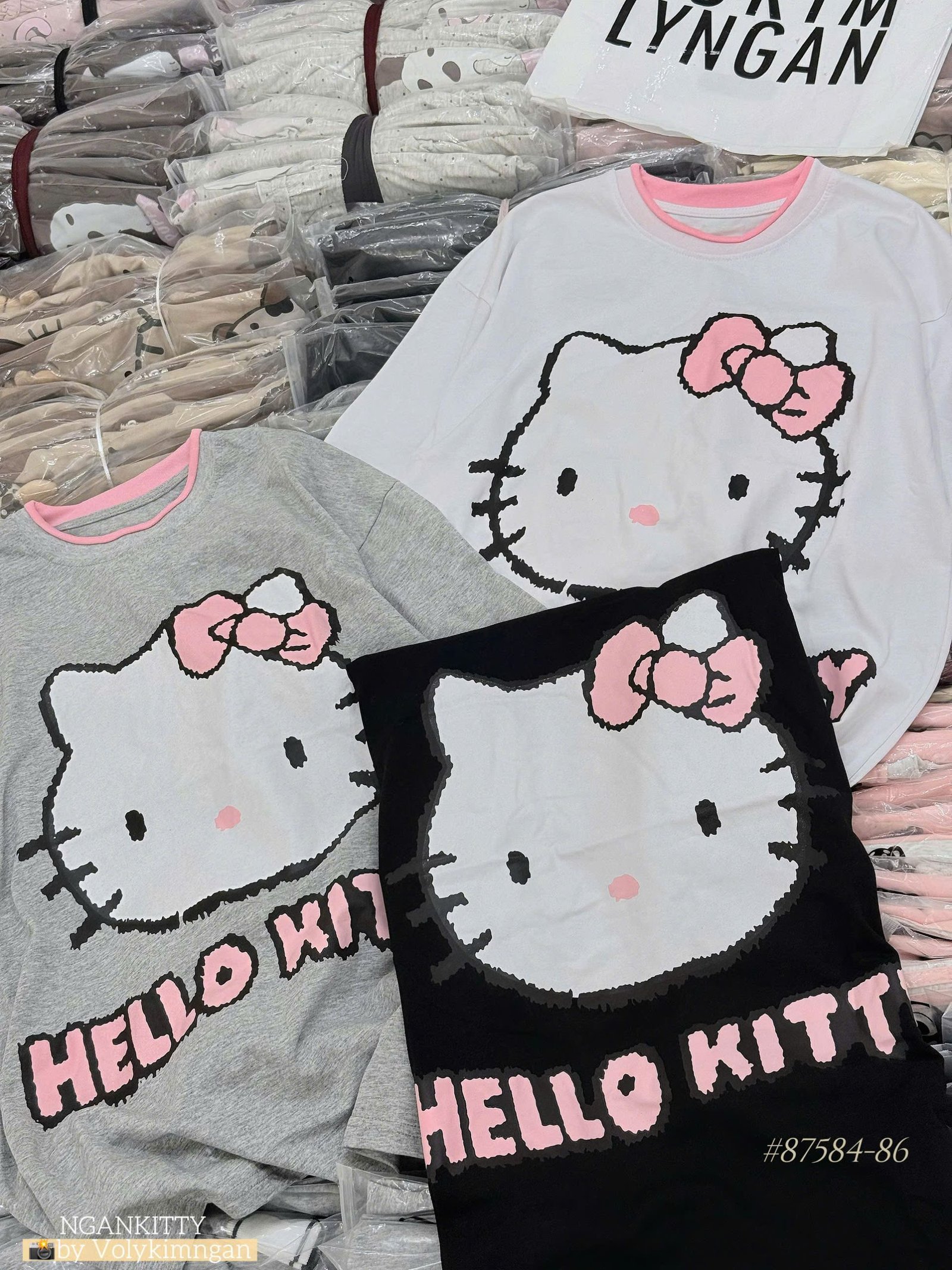 ÁO HELLOKITTY VIỀN HỒNG