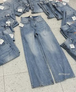 Quần jean suống vết đen