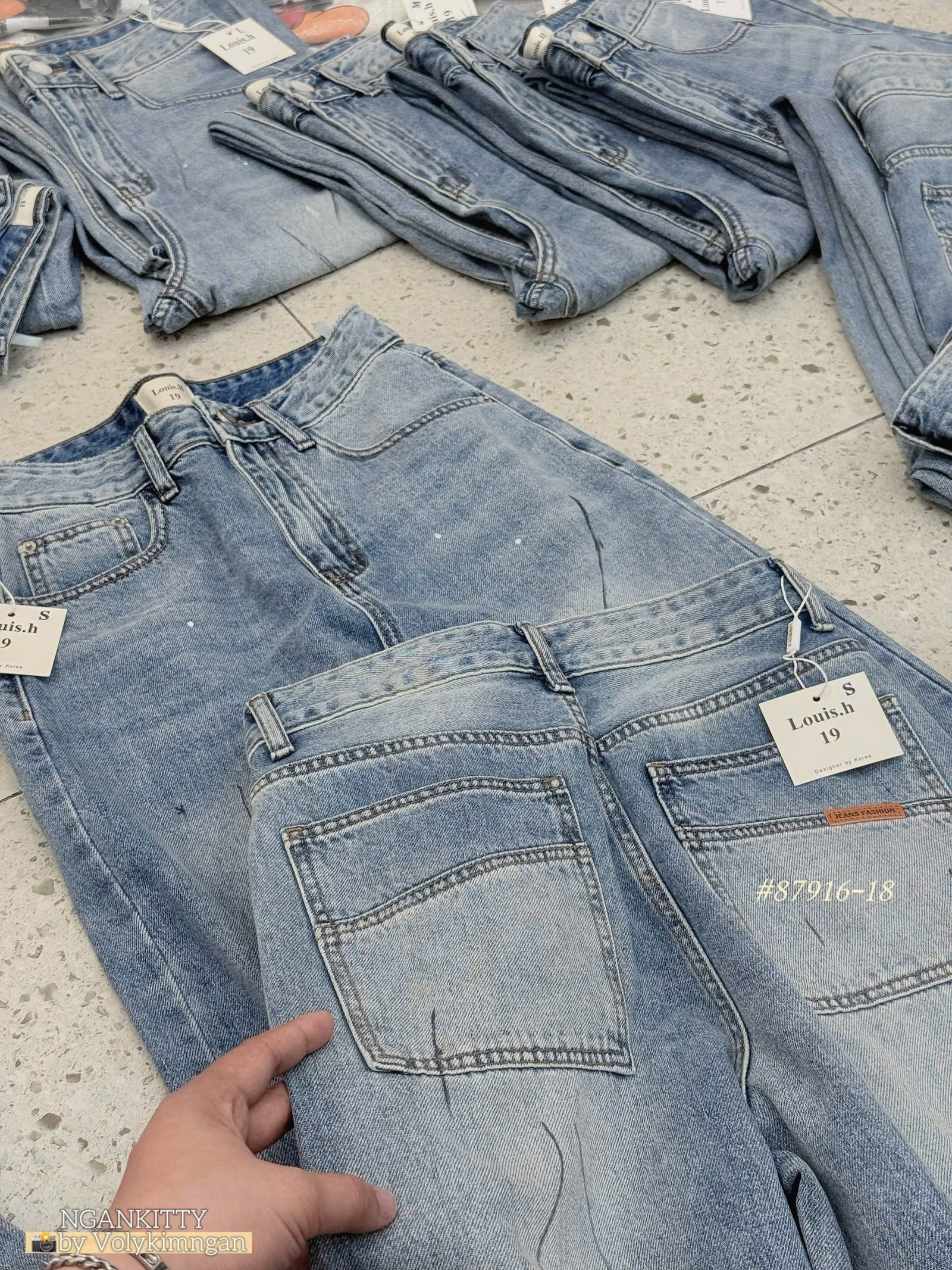 Quần jean suống vết đen - Ảnh 2