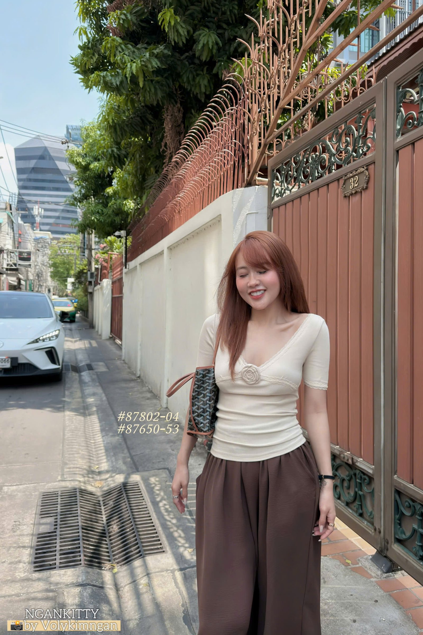 Áo viền ren kèm charm hoa - Ảnh 9