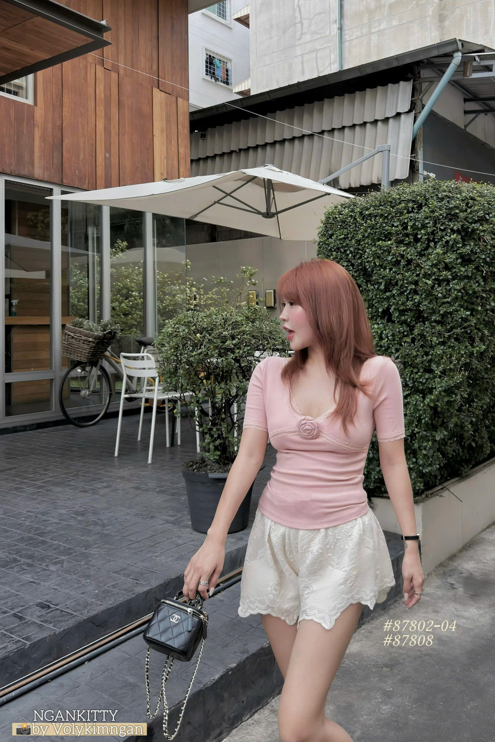Áo viền ren kèm charm hoa - Ảnh 17