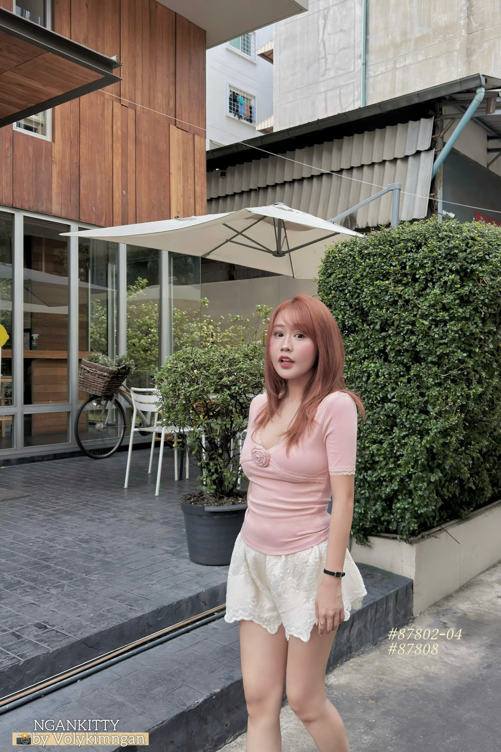 Áo viền ren kèm charm hoa - Ảnh 18