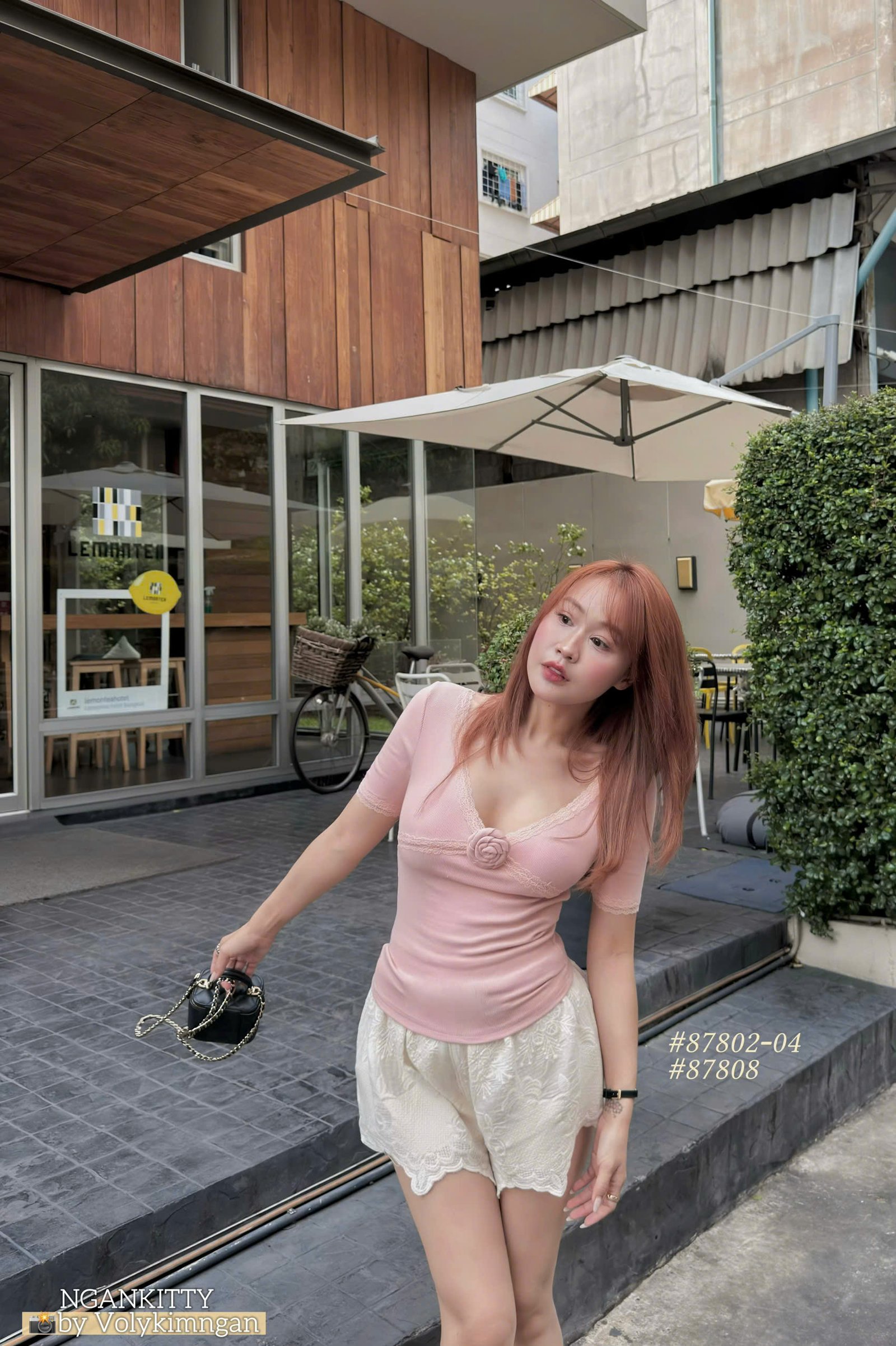 Áo viền ren kèm charm hoa - Ảnh 19