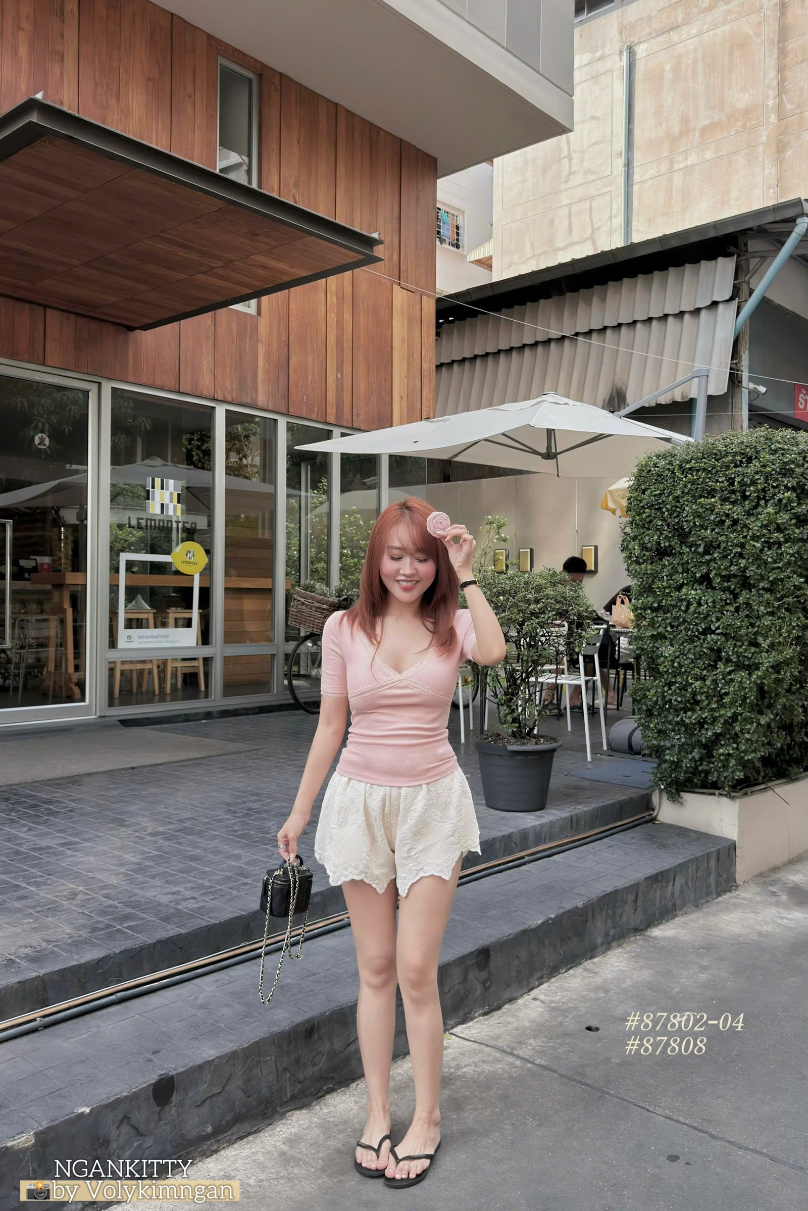 Áo viền ren kèm charm hoa - Ảnh 13