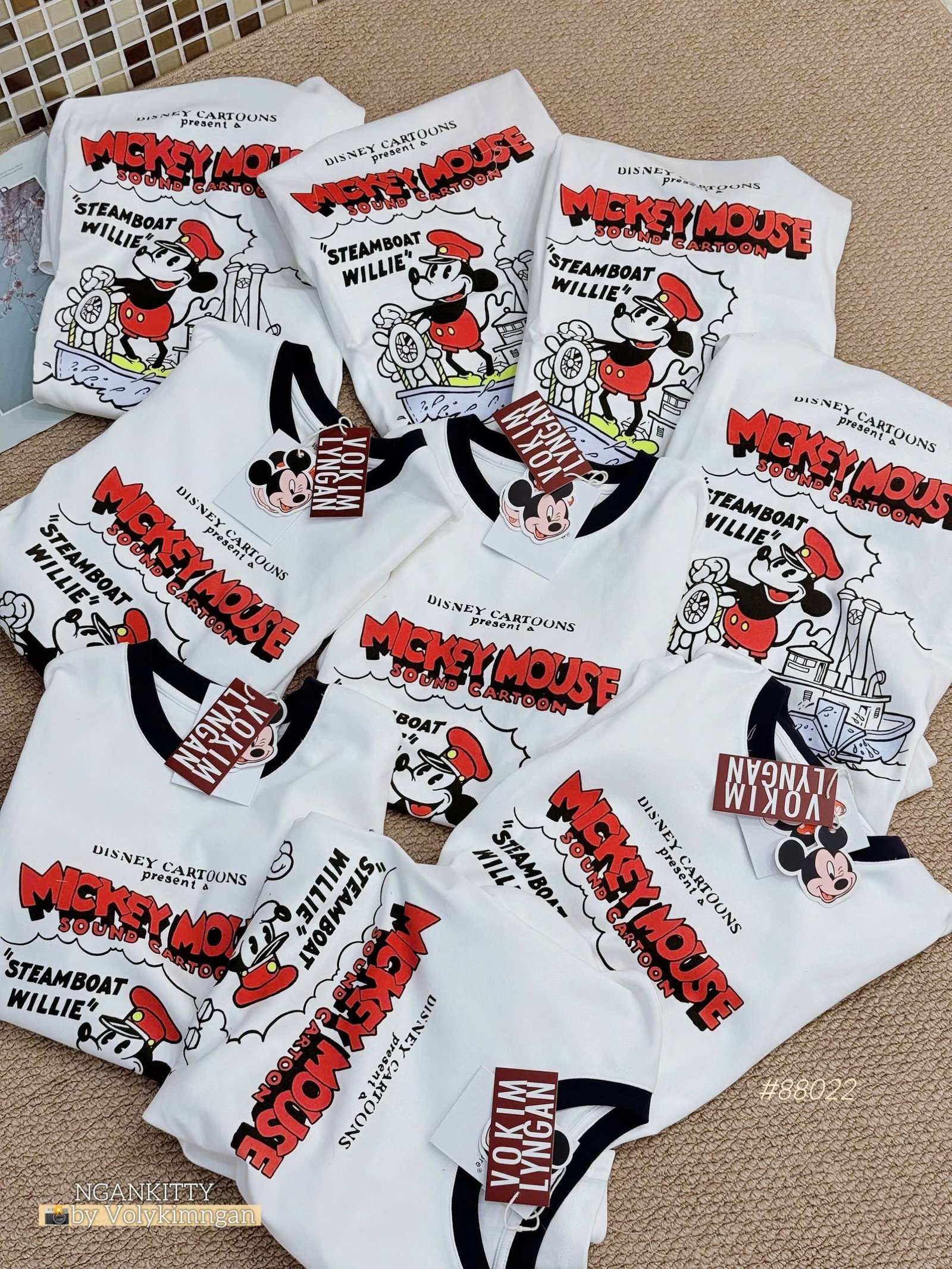 Áo Mickey lái tàu