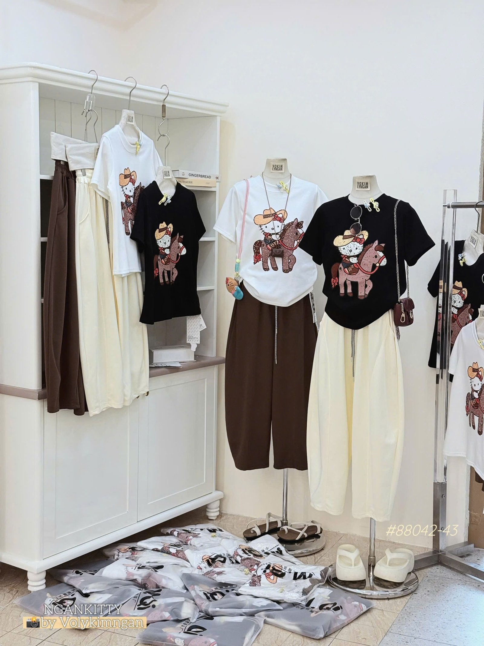 Set Hellokitty cưởi ngựa