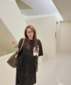 Đầm hình sau túi Mickey Mouse