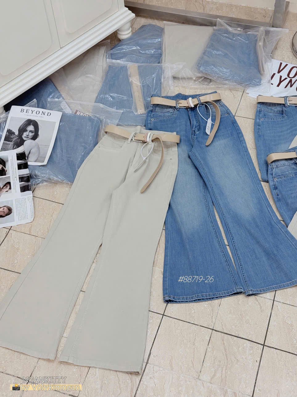 Quần jean loe trơn kèm belt