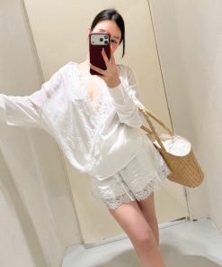 Quần short lai mix ren